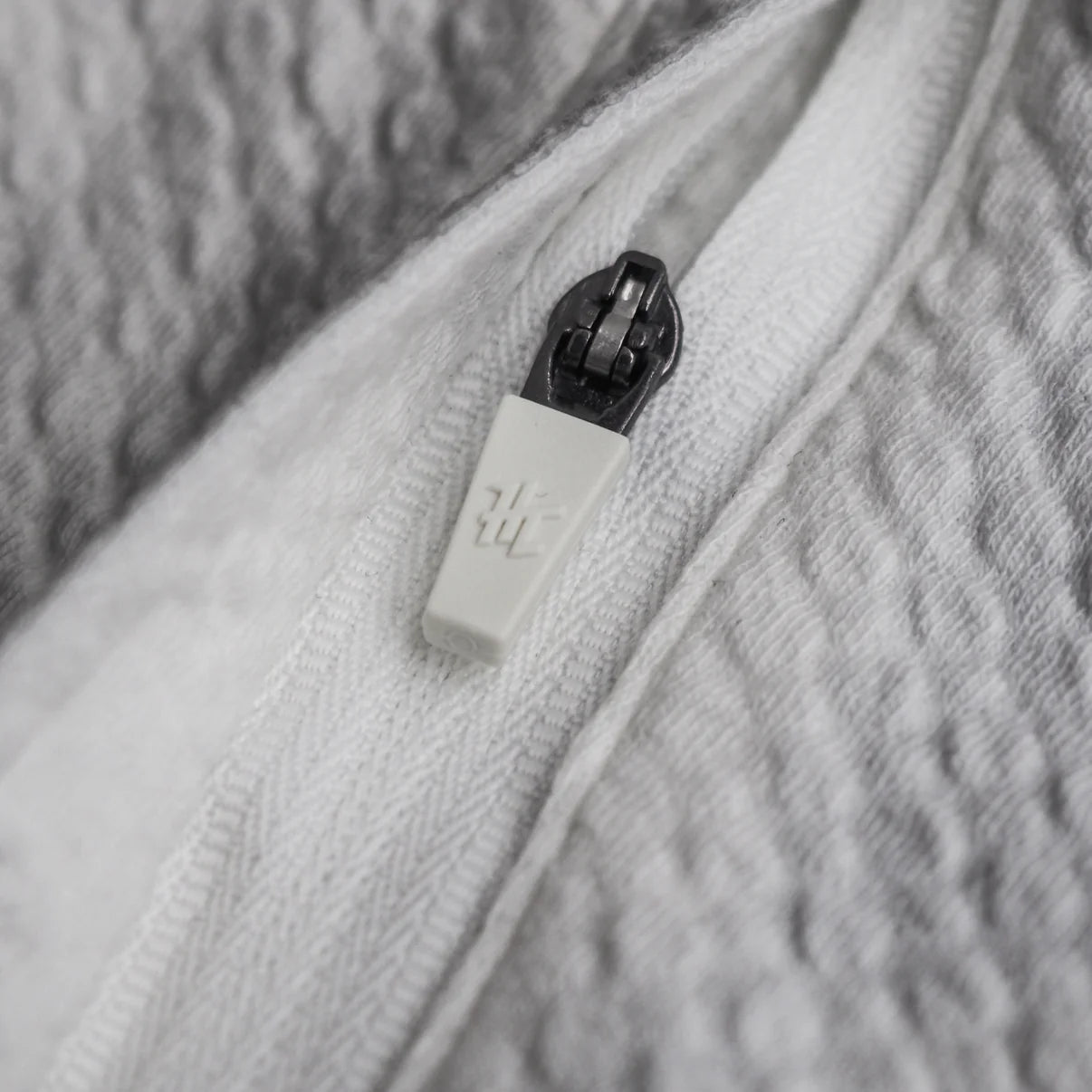 HighCut WHITE WAFFLE KNIT HOODIE